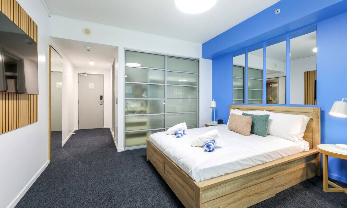 Darwin City Centre Apartment | The Complete Studio | King Bed | Kitchen Laundry