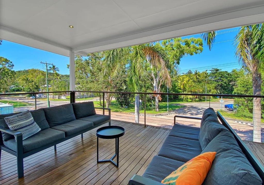 Picnic Bay House | The Deck on Picnic
