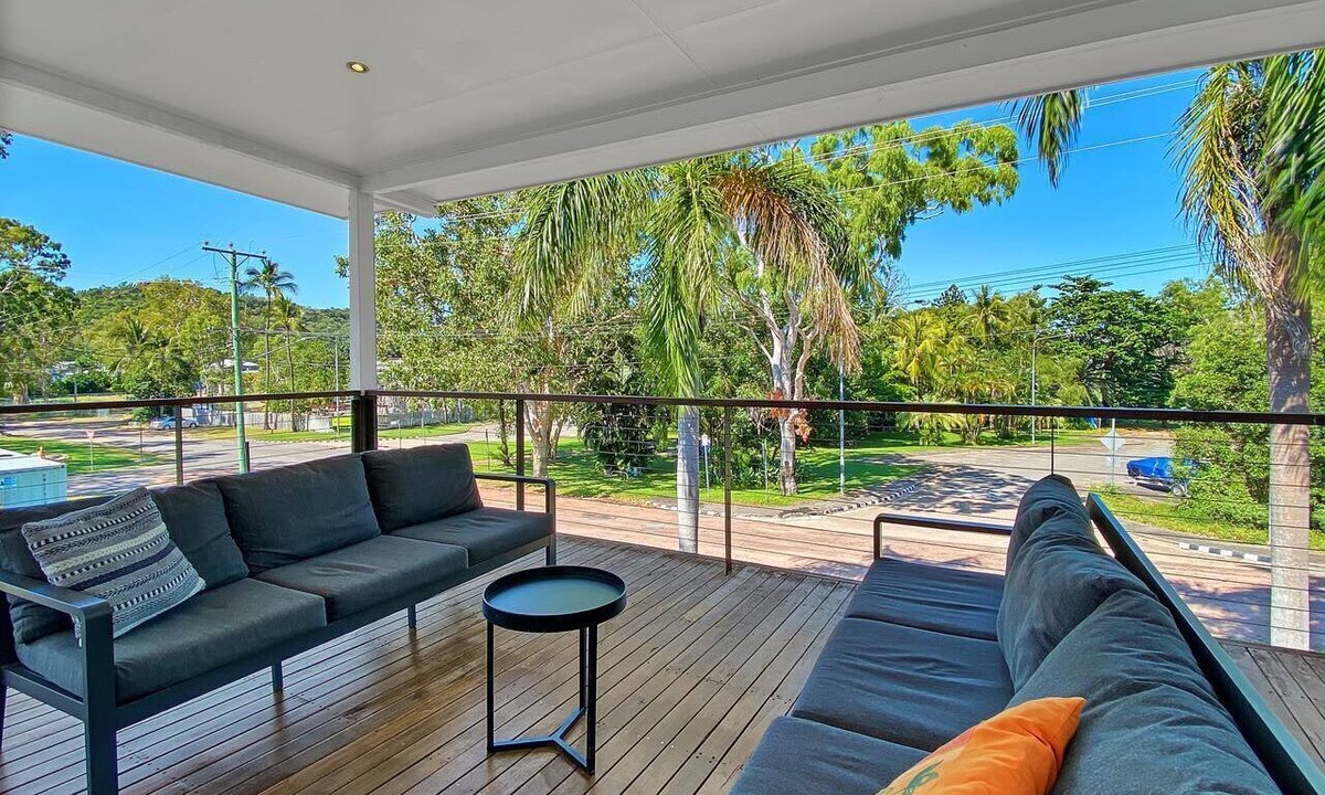Picnic Bay House | The Deck on Picnic
