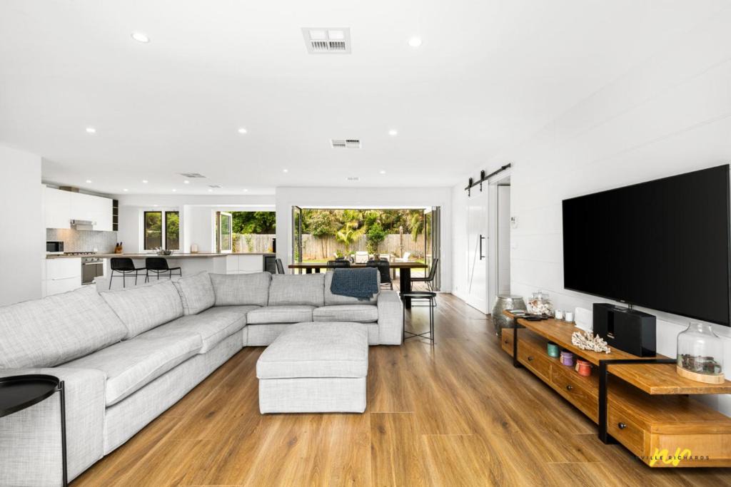 Indented Head House | The Esplanade Indented Heads- Beach front, Luxury, Sleeps 8, Spacious, Aircon, Heating,
