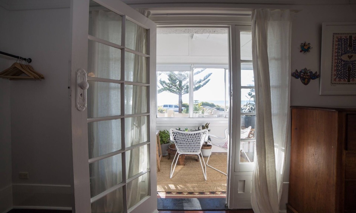 Largs Bay House | The Esplanade: Prestige Beauty, Beachfront Living and Breathtaking Views