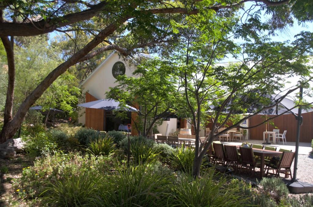 Whites Valley Bed & Breakfast | The Farm Willunga