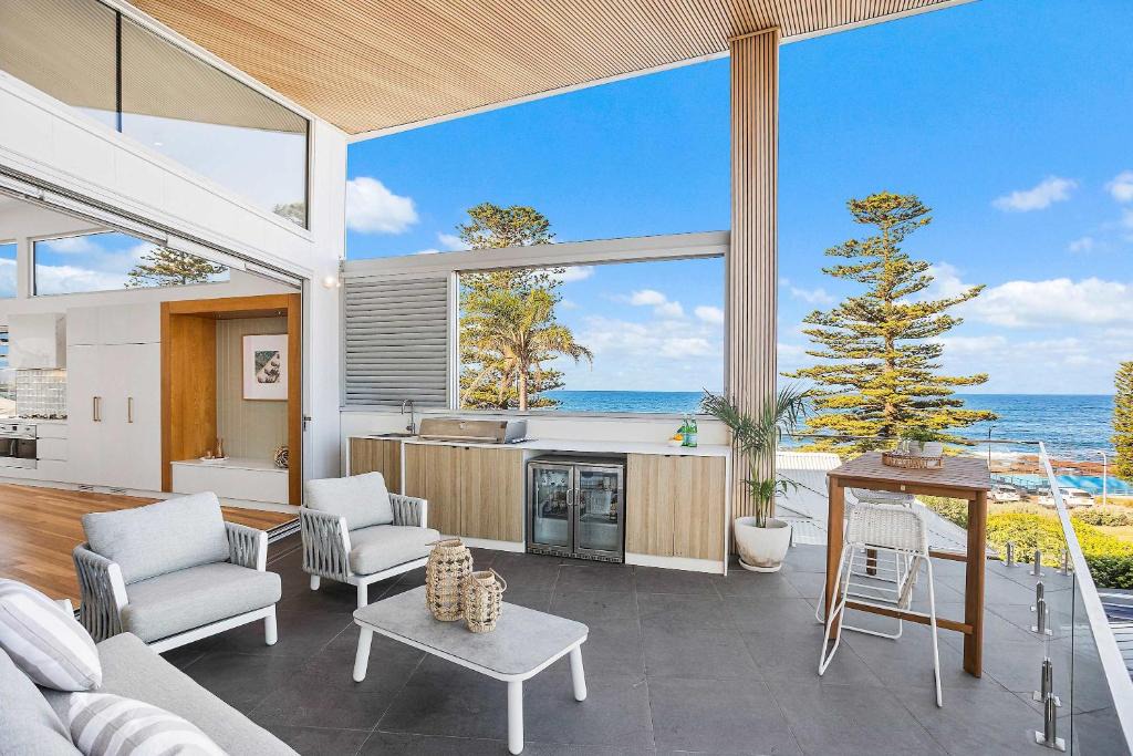 Shellharbour House | The Grand Ocean Vista