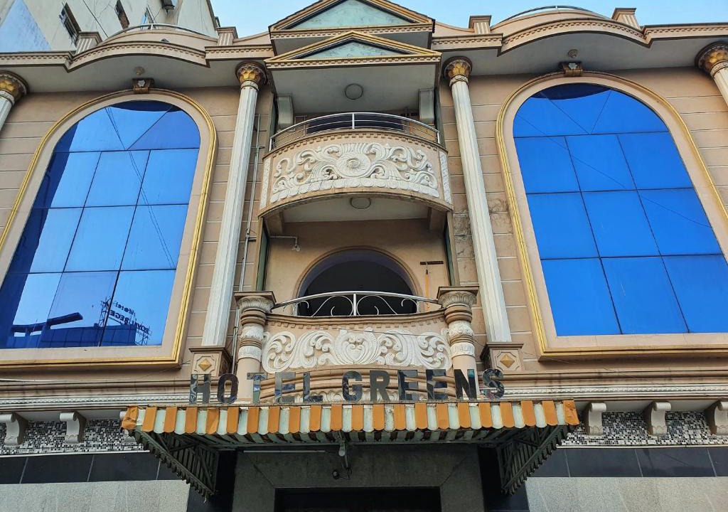 Periamet Cabin | THE GREENS - Near Chennai Central Railway Station