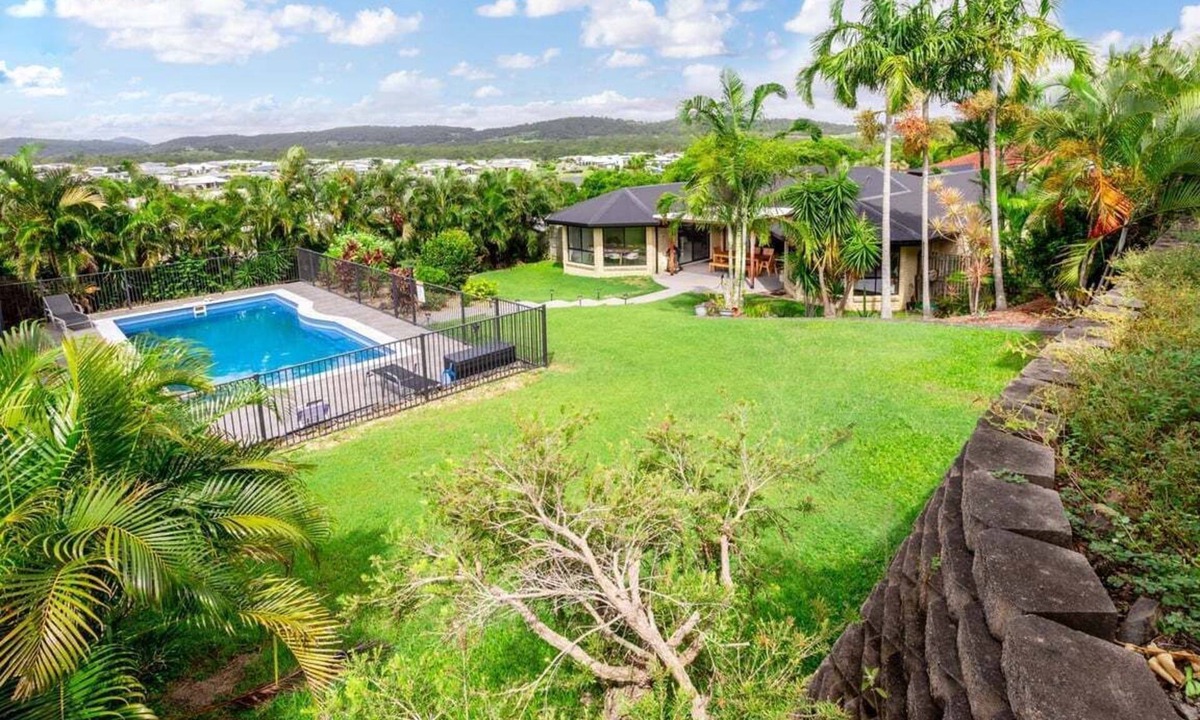 Taranganba House | The Hideaway - Large Beachside Retreat with Private Pool