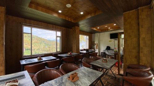 Kumharsain House | The Himalayan Kitchen Narkanda - Cafe & Rooms