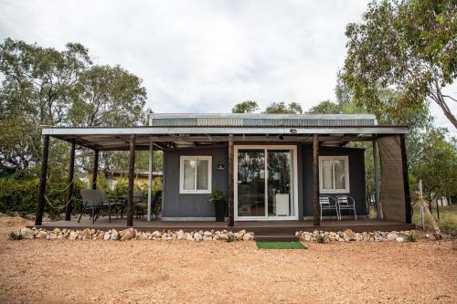 Lightning Ridge Apartment | The Holiday Hut