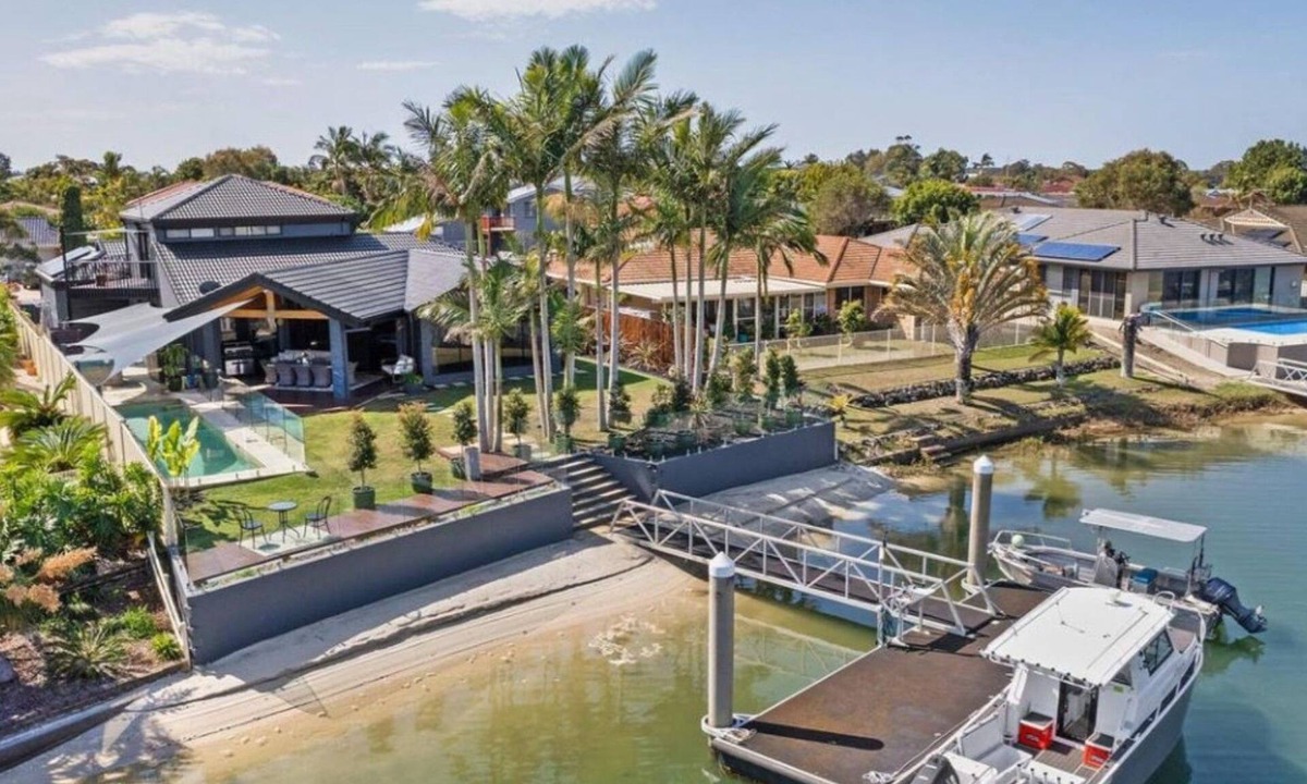 Yamba House | THE Islander - Waterfront with Pool - Holiday Yamba