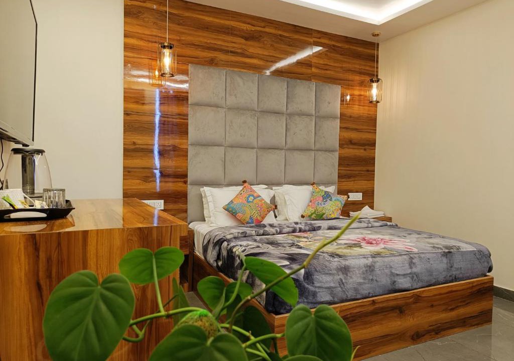 Rohtak Hotel | The Landlord Hotel