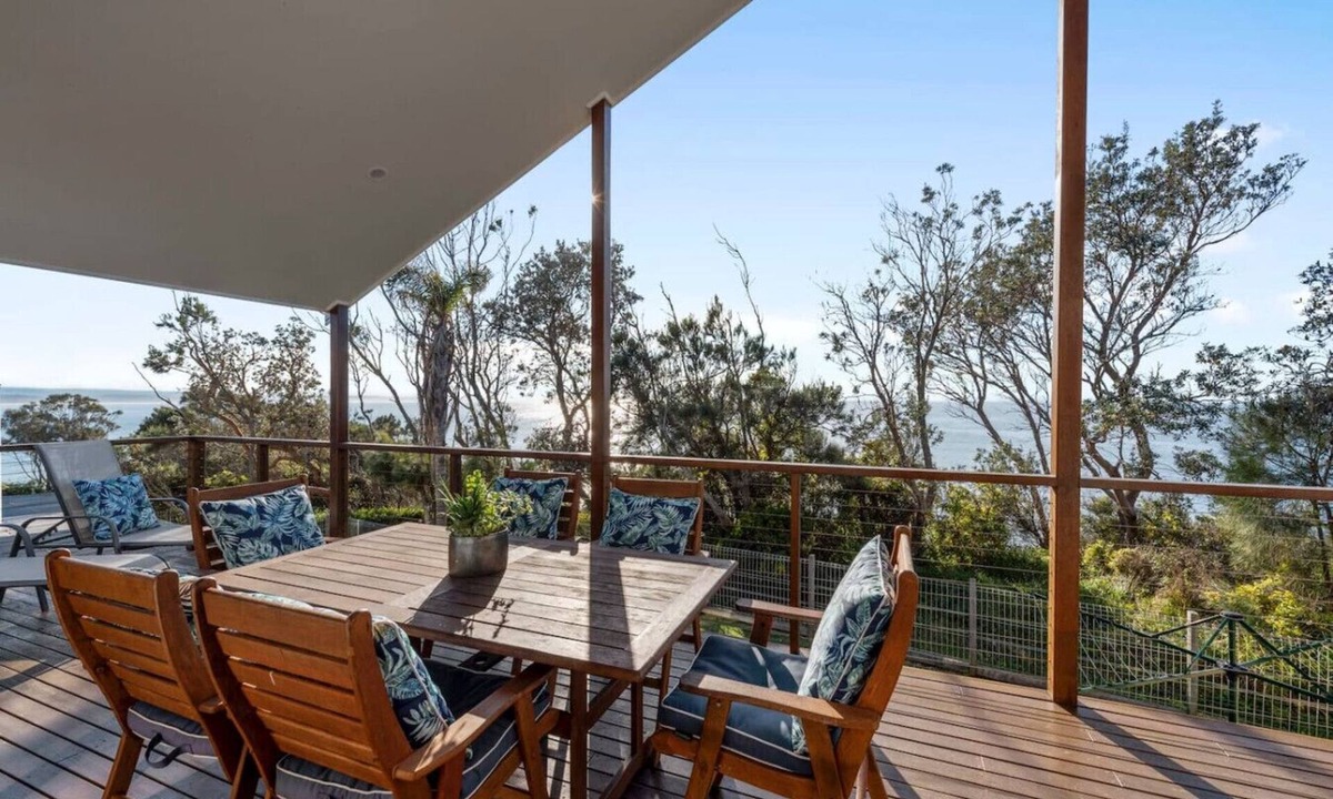 Mollymook Beach House | The Lighthouse Mollymook - 4BR/Pets/Beach