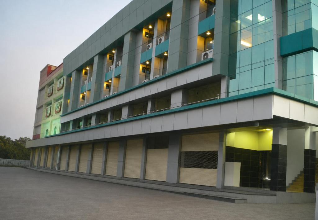GIDC Hotel | The Palm Regency Beacon Vapi