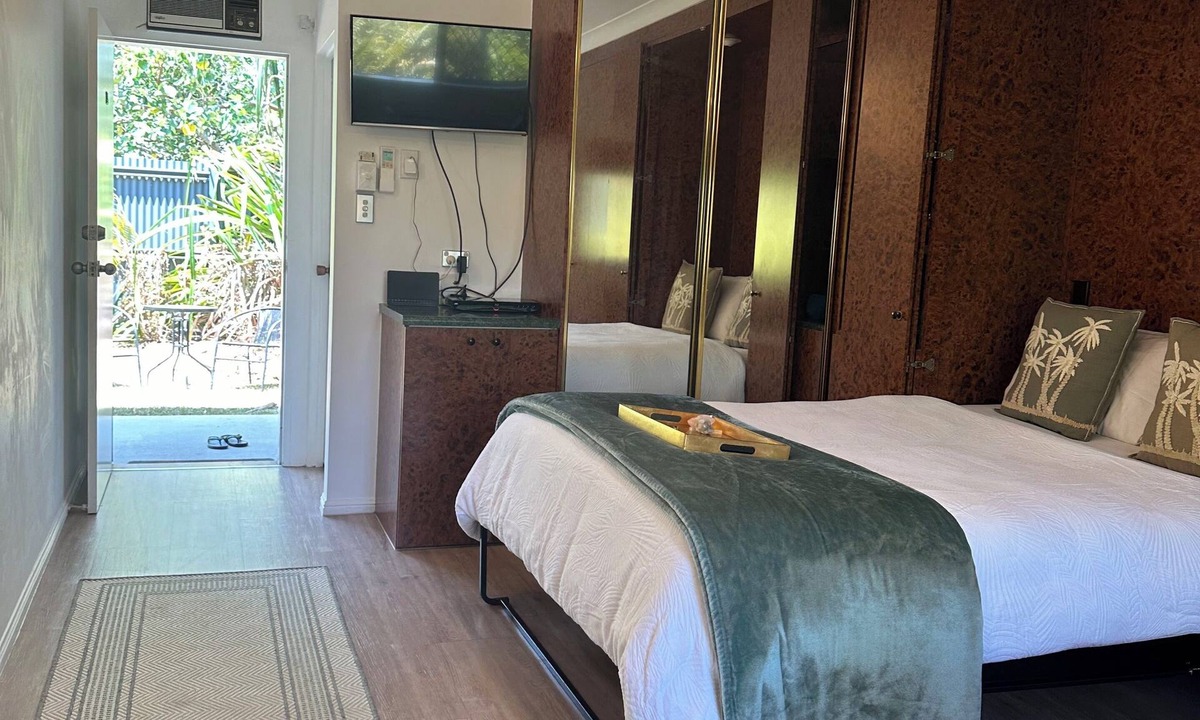 Manunda Apartment | The Palm Unit Studio with aircon, Wi-Fi and Netflix