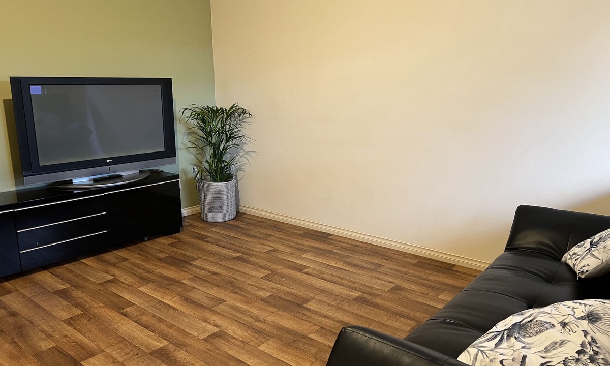 Bookpurnong House | The Palms - Loxton Accommodation, South Australia 4 bedroom 2 bathroom home.