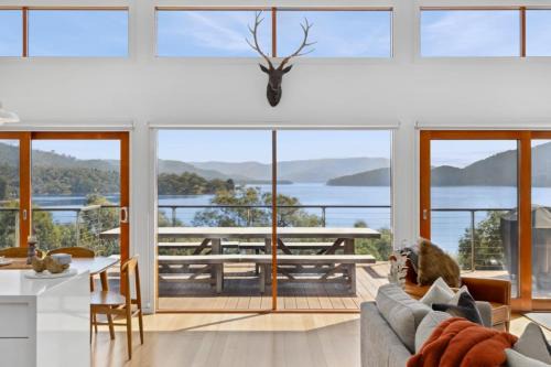 Taylor Bay House | The Point Lakehouse Eildon