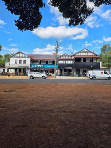 Waroona Hotel | The Rec Hotel Waroona