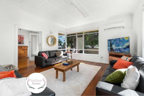 Linden Park House | The Spacious & Elegant Vacation Haven - Glenside