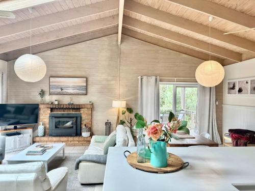 Sandy Point House | The Vibe Sandy Point Stay 3 Pay 2 Winter Special