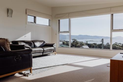 Bicheno House | The Watch House - Panoramic Views of Bicheno Ocean