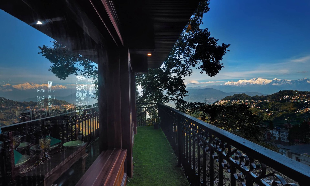 Darjeeling Hotel | The West Gate Posada By Summit