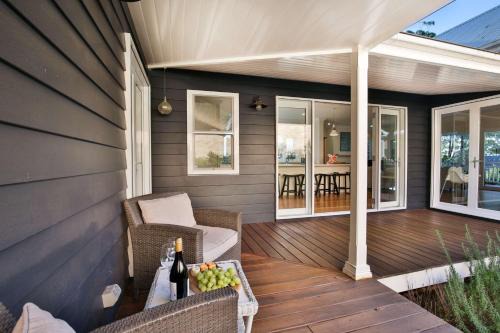 Vincentia House | This Is It - stylish 4-bedroom Vincentia retreat