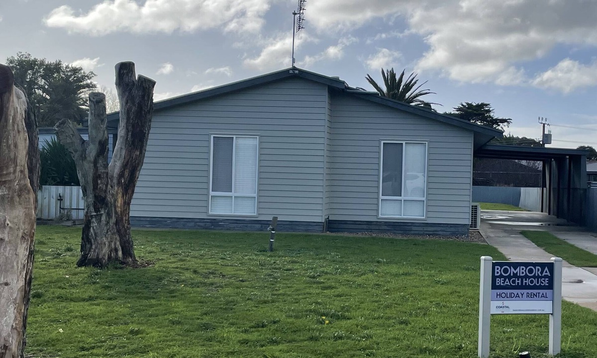 Waterhouse House | This large holiday home is fully equipped with everything you will need.