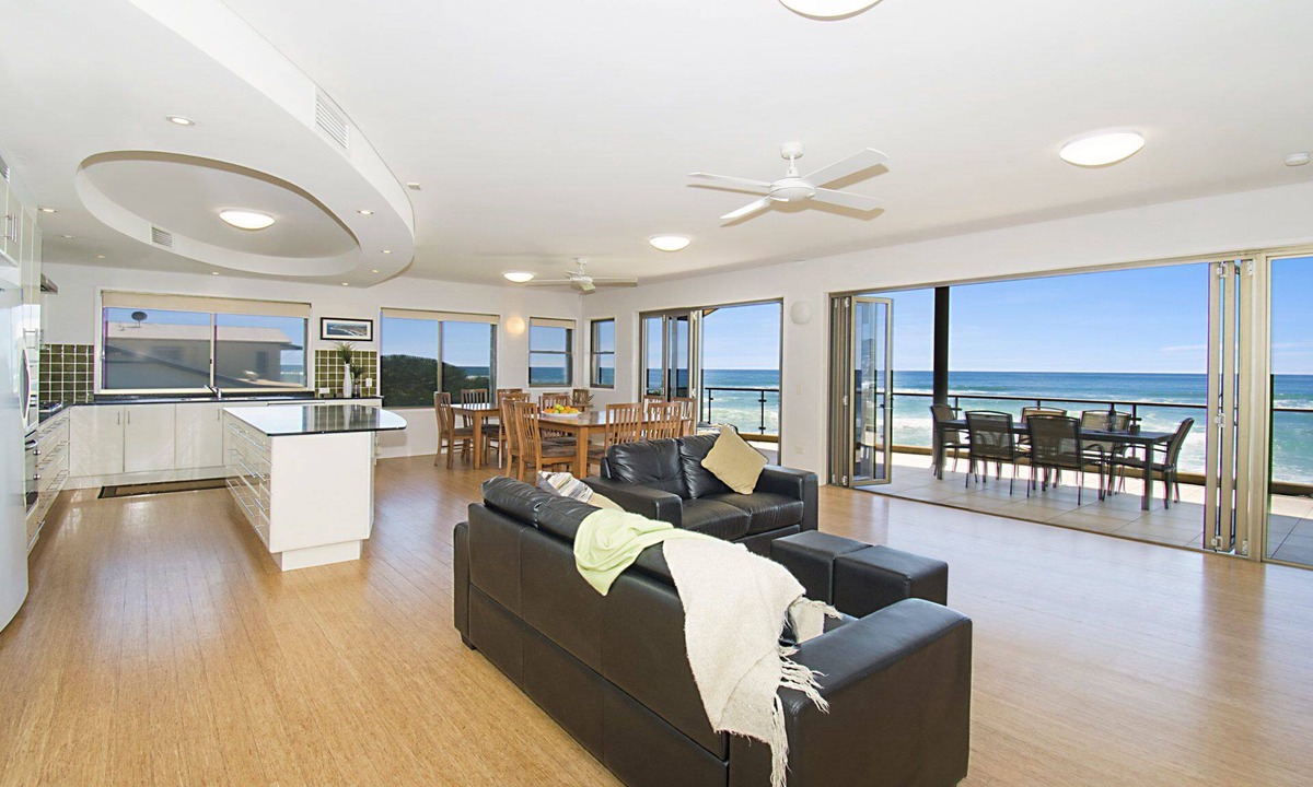 North Creek Apartment | This luxury, beachfront apartment is a magnificent example of beachside living,