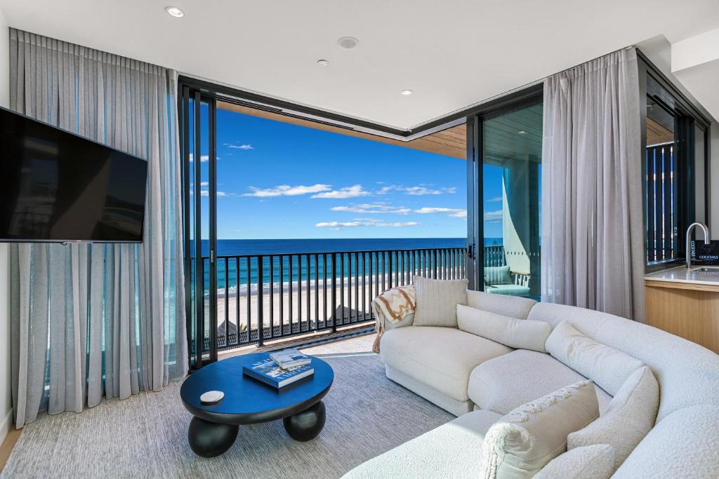 Palm Beach Apartment | Three Bedroom Beachfront Apartment