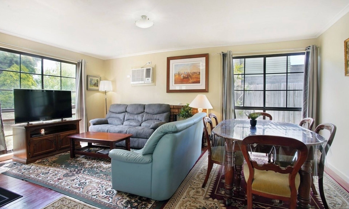 Coburg North House | Three Bedroom Sweet Retreat in Coburg