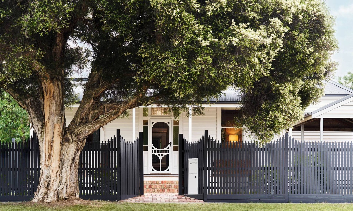 North Bendigo House | Thunder St Cottage. Light Bright Home