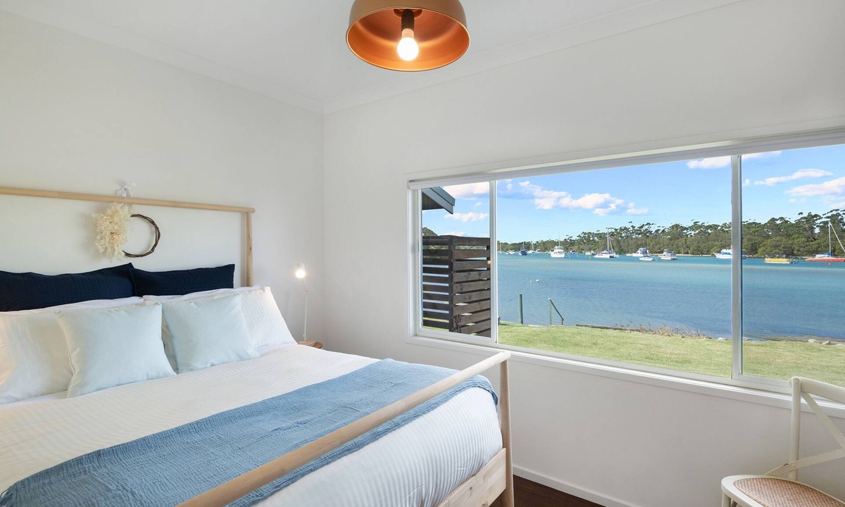 Huskisson House | Tide: Waterfront central Huskisson coastal cottage