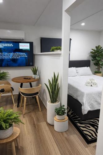 Rocklea Apartment | Top Rated Luxury Studio Retreat with Free Private Parking
