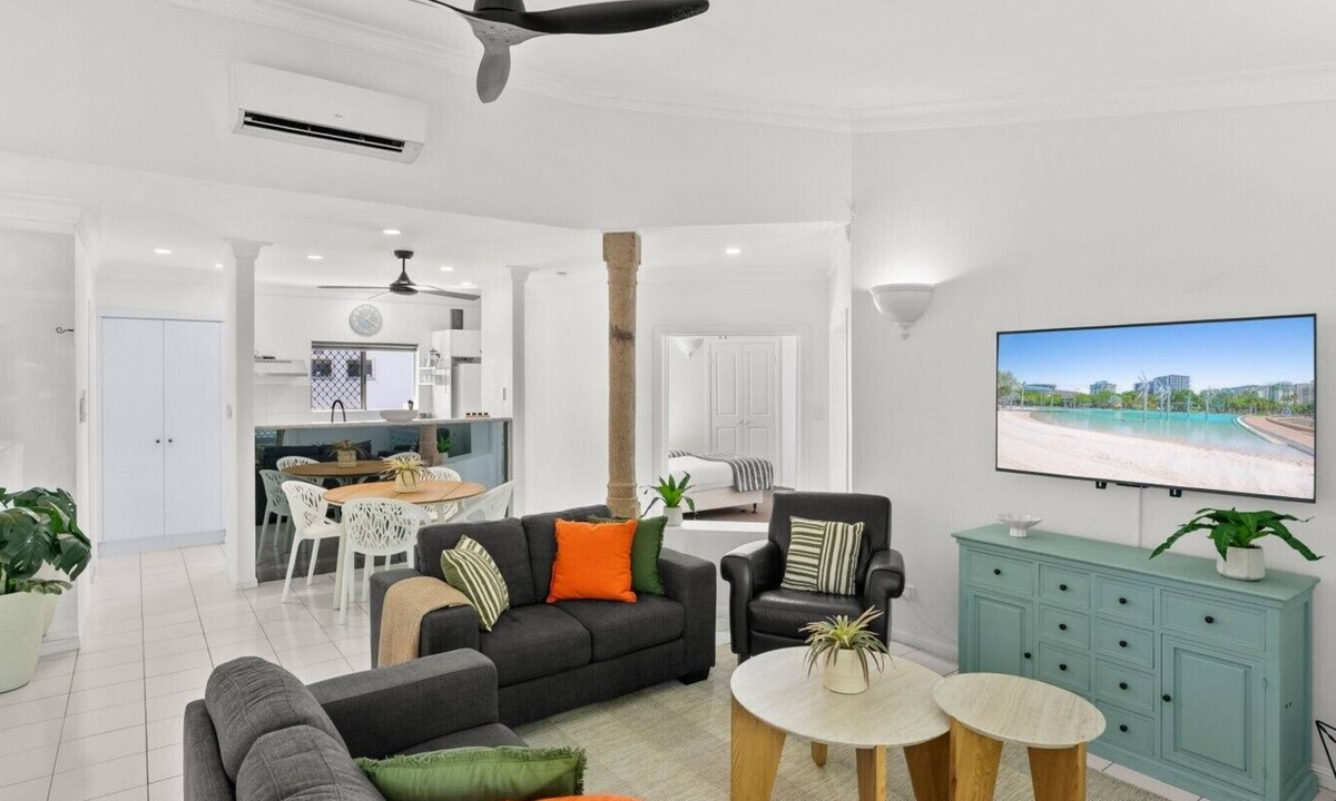 Manoora Apartment | Townhouse with Shared Pool, 2 Ensuites & Secure Parking