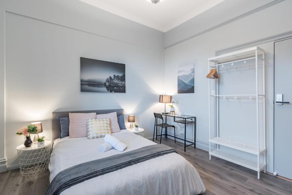 Burwood House | Tranquil Double Room - Next to Bus Station & Park & Chinatown - Shared Bathroom