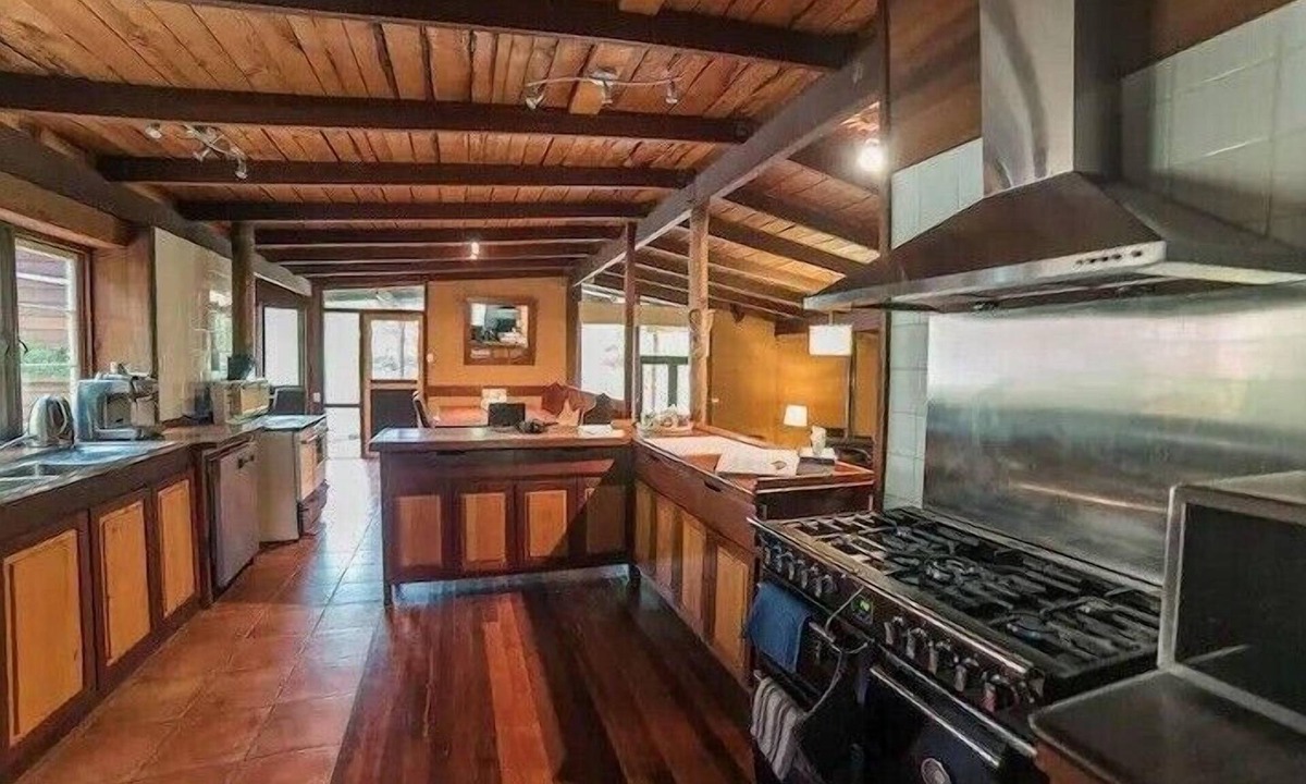 Pemberton House | Tranquil Forest Hideaway in Pemberton