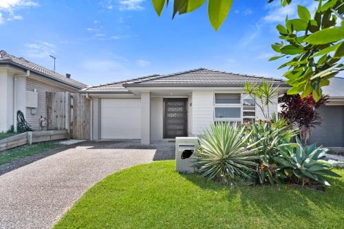 North Lakes House | Tranquil Retreat Brisbane North