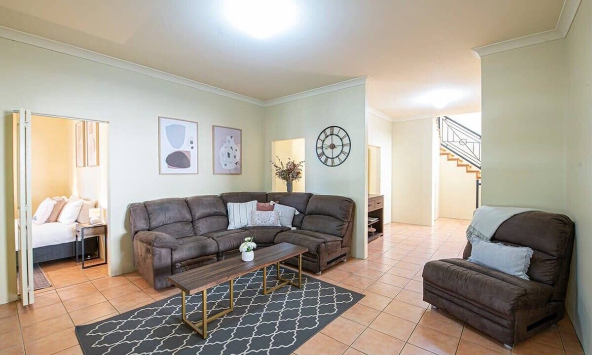 Dubbo House | Tranquil Taylor - Two-Storey CBD Family Home, BBQ