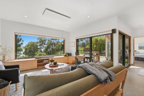 Coningham House | Tranquility Base - 1 Bedroom Cabin - Oceanview