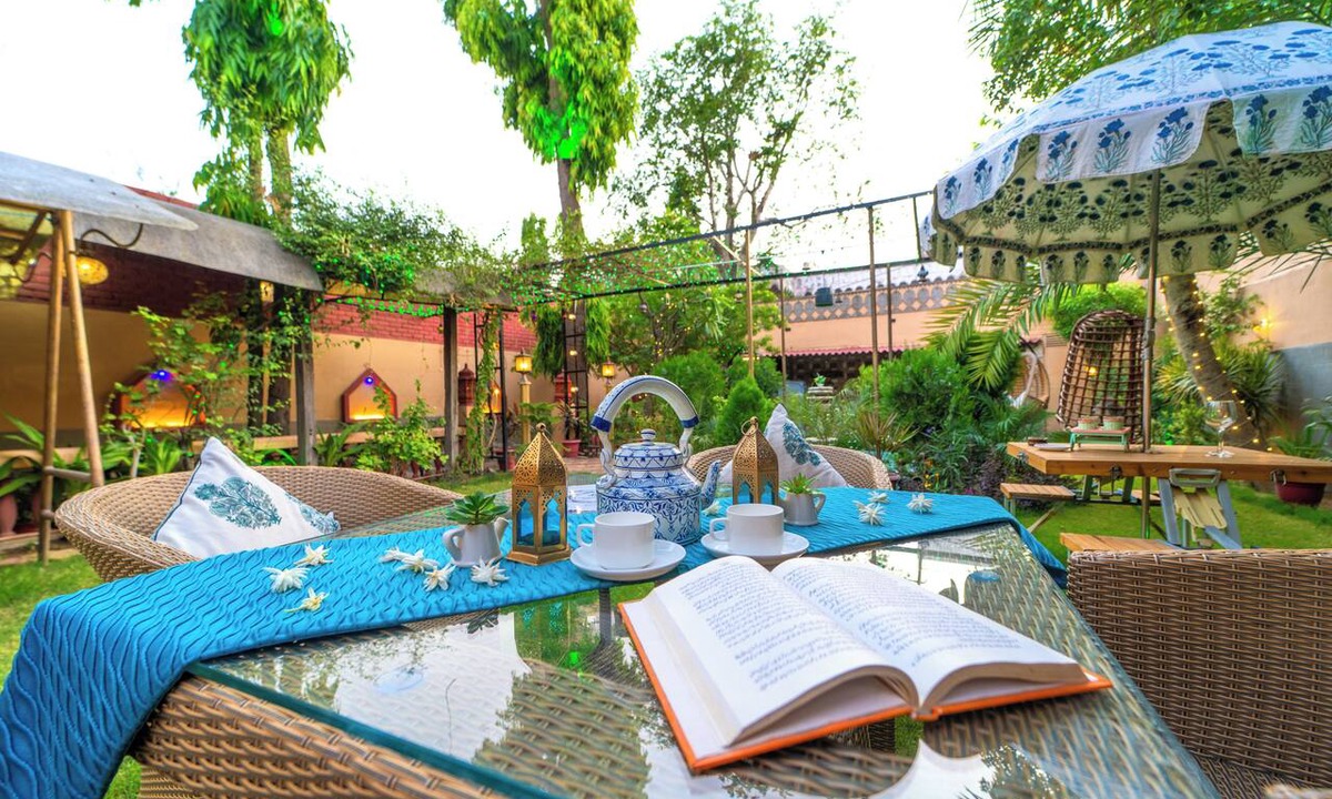 Amer Fort Road Hotel | Travellers Village