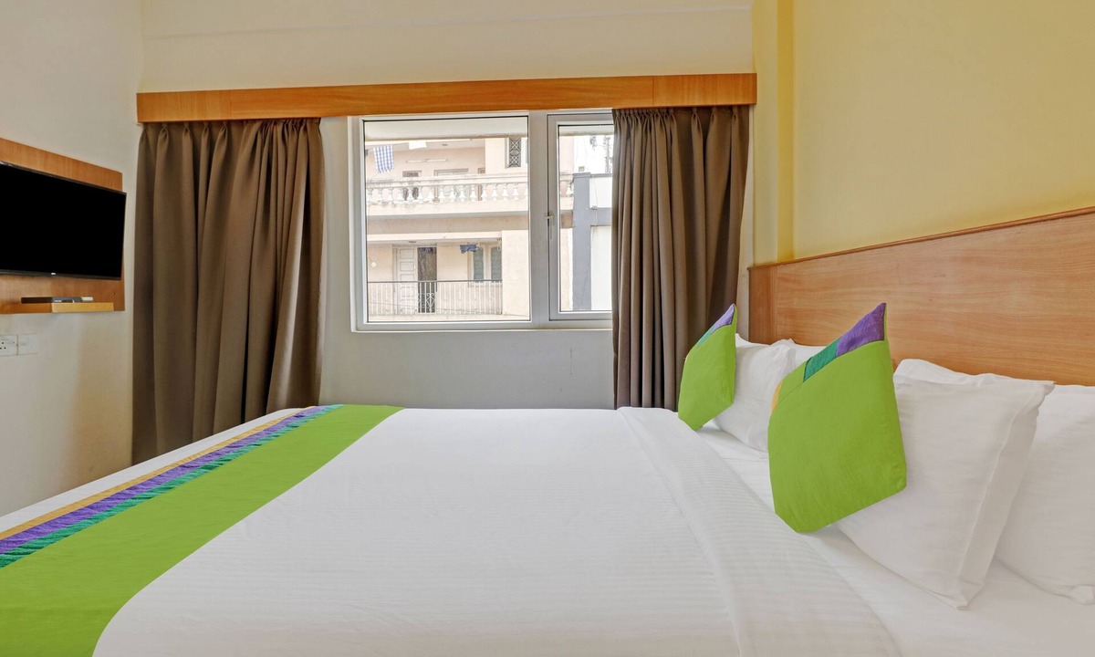 Indiranagar Hotel | Treebo Fortune Stay