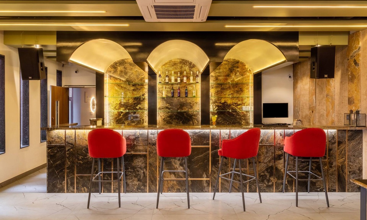 Sindhi Camp Hotel | Treebo Natraj - Jaipur