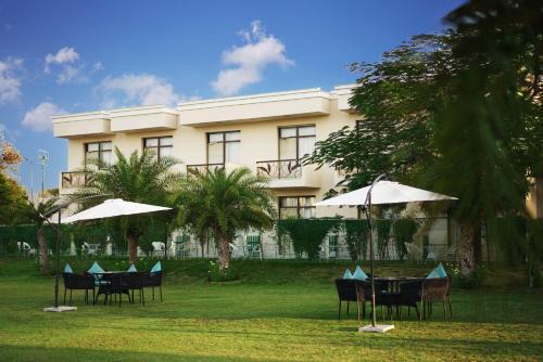 Behror Resort | TreeHouse Sunrise Resort and Caravan Park, Neemrana