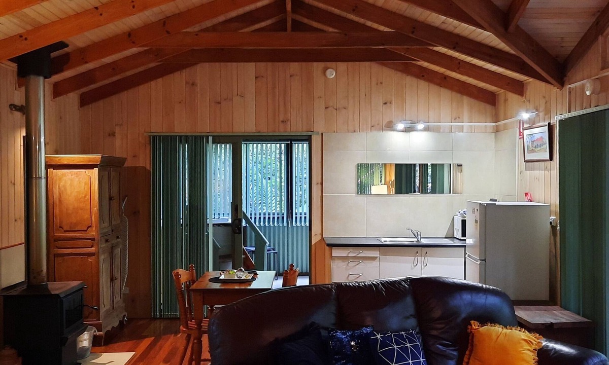 Flaxton Cabin | Treetops Accommodation Montville