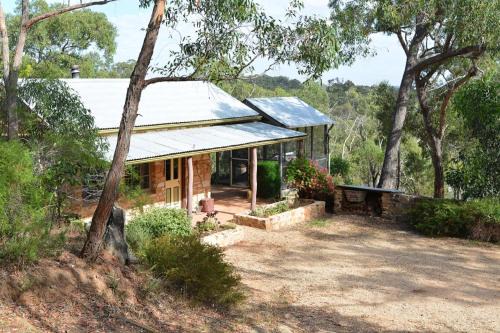 Sevenhill Bed & Breakfast | Trestrail Cottage Accommodation