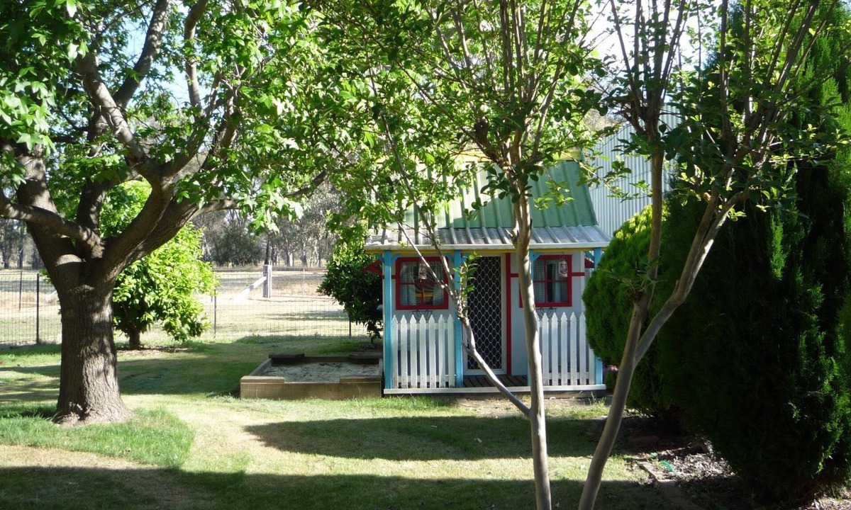 Jindera House | Triangle Farm Cottage - Bed & Breakfast