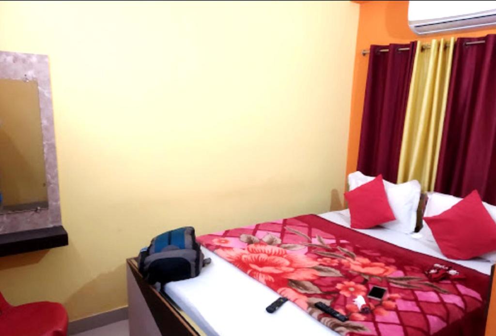 Tarapith Hotel | Trinayani Stay - 3 min Walk to Temple