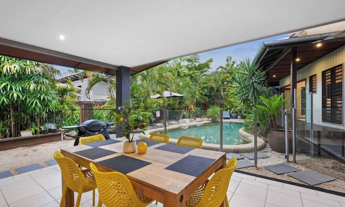 Trinity Beach House | Trinity Beach Entertainer - Space and Privacy