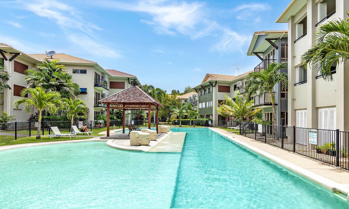 Clifton Beach Apartment | Tropical Oasis- Modern 3 bedroom apartment