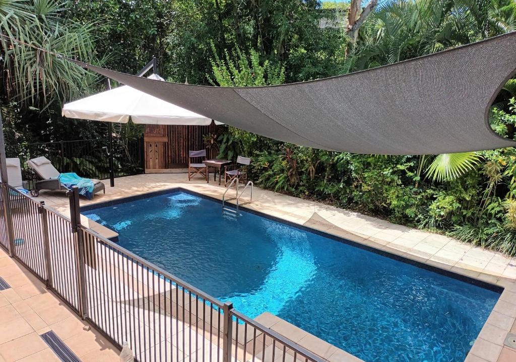 Nelly Bay Apartment | Tropical Poolside Retreat