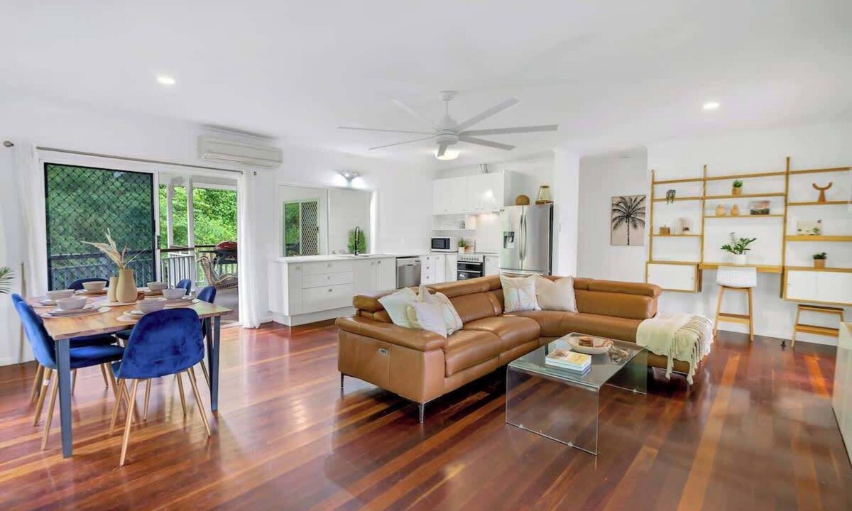 Aeroglen House | Tropical Refuge—Classic Queenslander Paradise