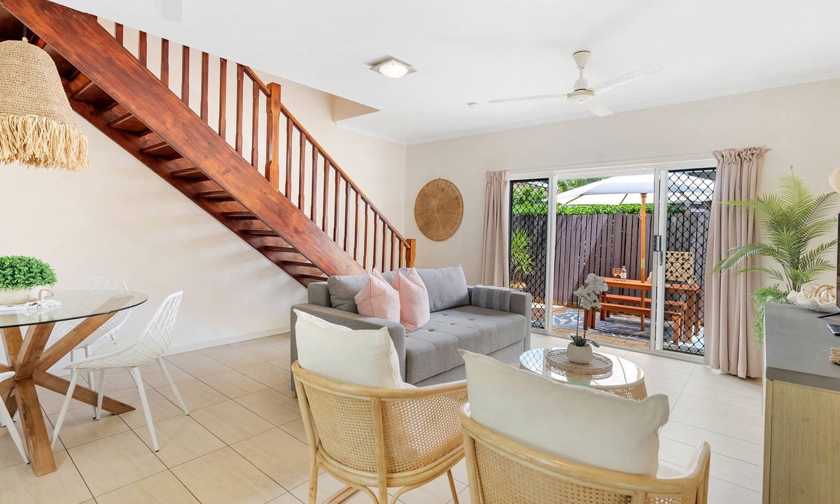 Edge Hill Apartment | Tropical retreat- Perfect for short or long stays